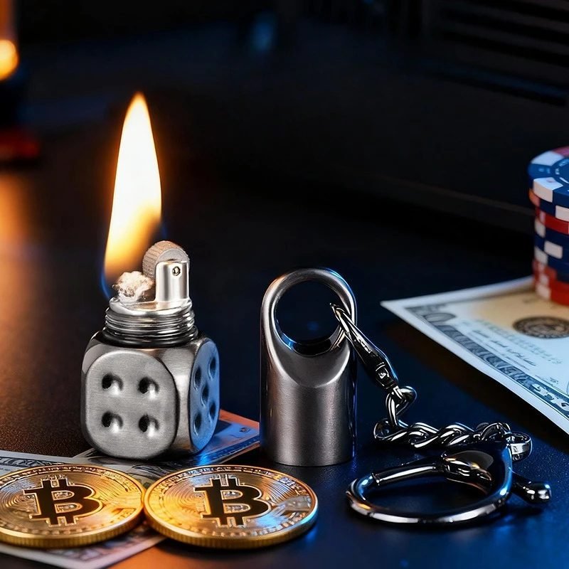 New Mini Dice Lighter Retro Grinding Wheel Metal Lighter Cool and Exquisite Mini Keychain Lighter Outdoor Tool  Gift